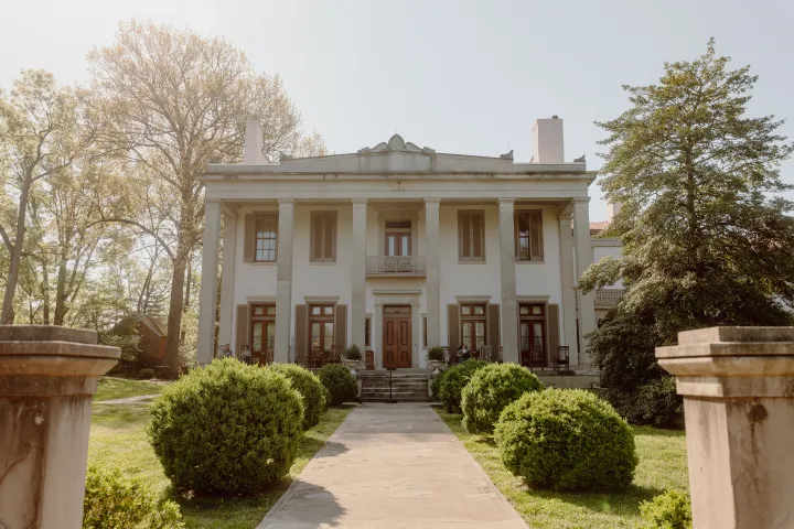Front view of Belle Meade Mansion